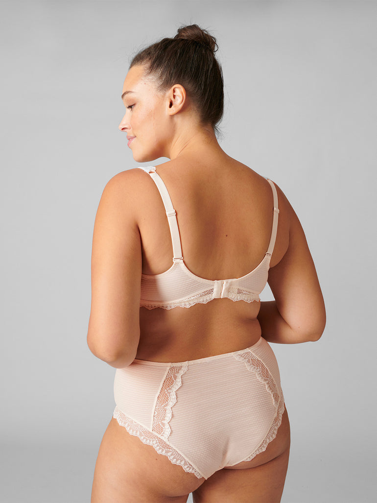 soutien-gorge-emboitant-pour-poitrine-genereuse-rose-sakura-candide-4