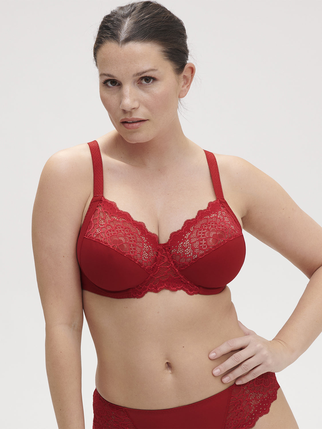 Femme en discount soutien gorge rouge